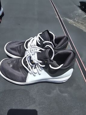 NEW NIKE AIR JORDAN FIRST CLASS SHOES  BLACK WHITE 7y